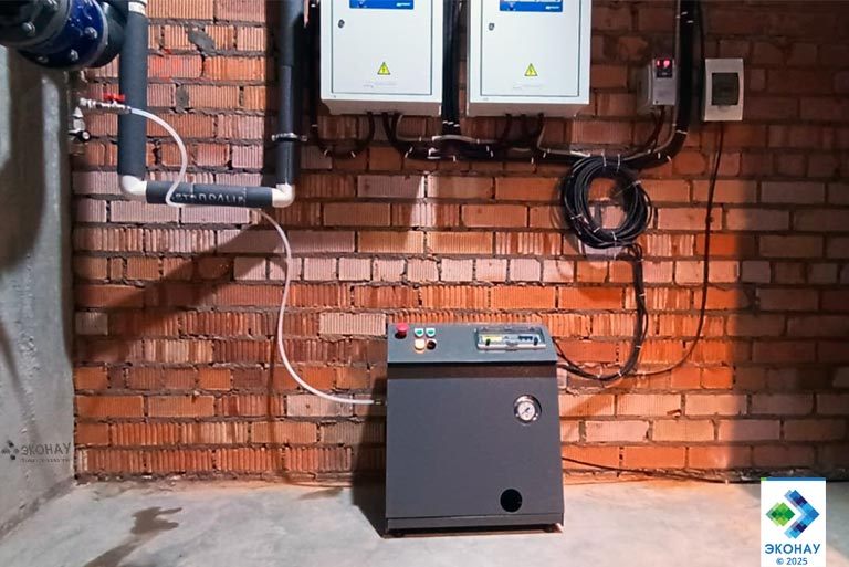 Подача мелкодисперсного тумана на растения в холле офисного здания