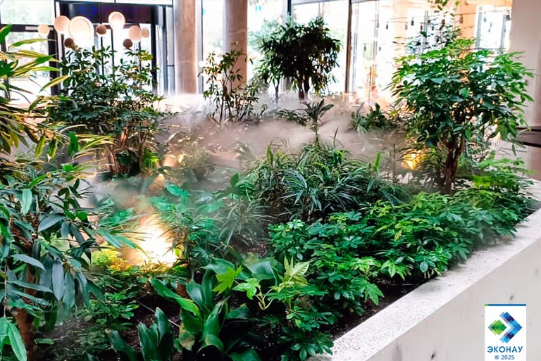 Система туманообразования над клумбой в зоне ресепшн